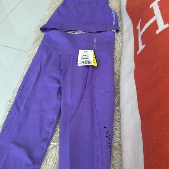 Beautiful workout set - Picture 3 of 5